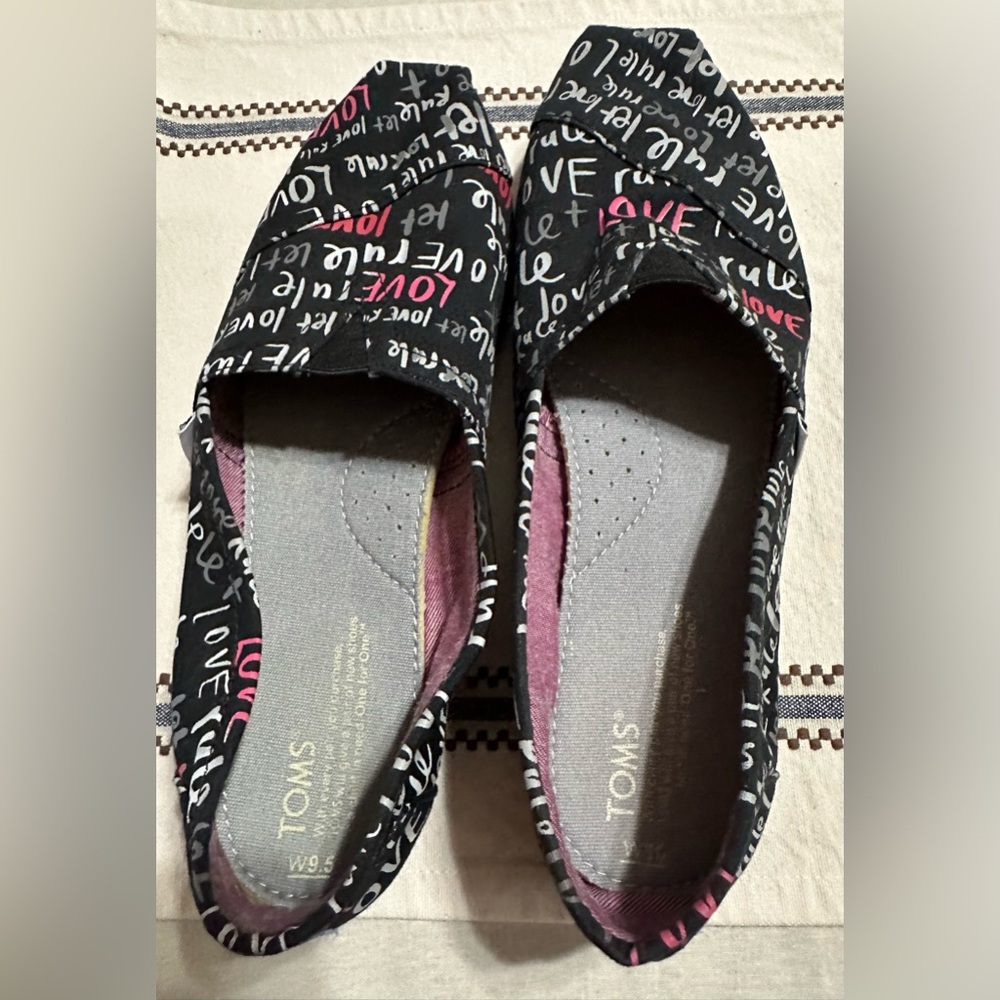 #38 - TOMS - Women's Black & Pink “Let Love Rule” Loafers - 9.5 - Very Nice